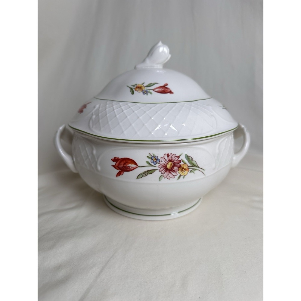 VILLEROY & BOCH Germany TULIPE Pattern 1- ROUND COVERED VEGETABLE BOWL Tureen